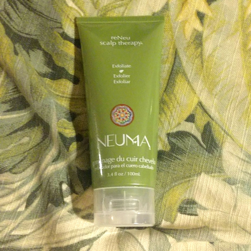 Neuma scalp therapy